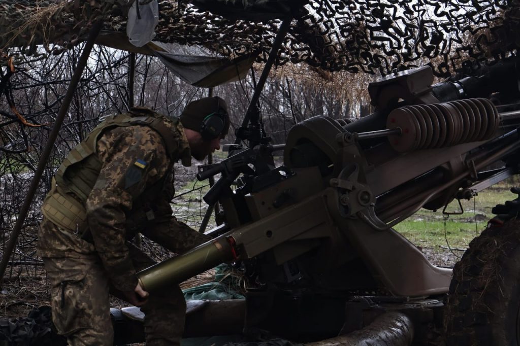 Фрілансер Associated Press показав зроблені на фотоапарат від НСЖУ світлини з фронту, опубліковані у відомих світових ЗМІ 8