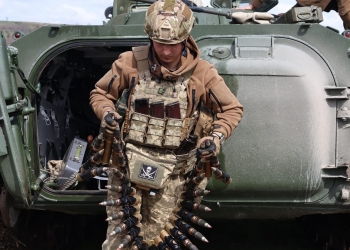 Фрілансер Associated Press показав зроблені на фотоапарат від НСЖУ світлини з фронту, опубліковані у відомих світових ЗМІ 4 Фрілансер Associated Press показав зроблені на фотоапарат від НСЖУ світлини з фронту, опубліковані у відомих світових ЗМІ
