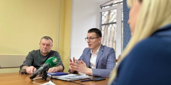 «Журналісти не повинні ходити з синцями, а апаратура – були поламаною!» – Сергій Томіленко про інцидент у Чернігові