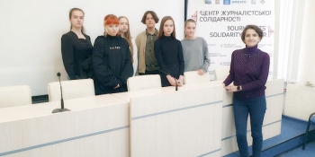 Інформаційні війська України: підлітків-переселенців із Маріуполя вчили розпізнавати ботів