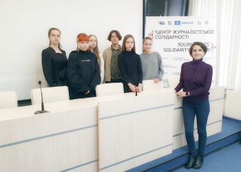 Інформаційні війська України: підлітків-переселенців із Маріуполя вчили розпізнавати ботів