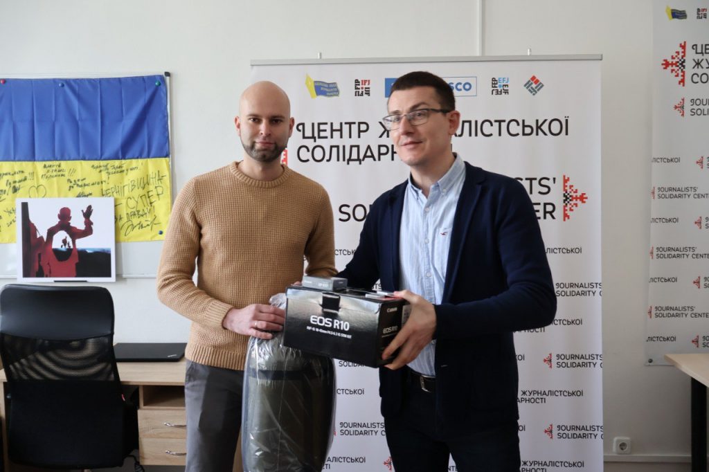 «За понад рік роботи у гарячих точках у мене зламалися два фотоапарати», – воєнкор Михайло Шарков
