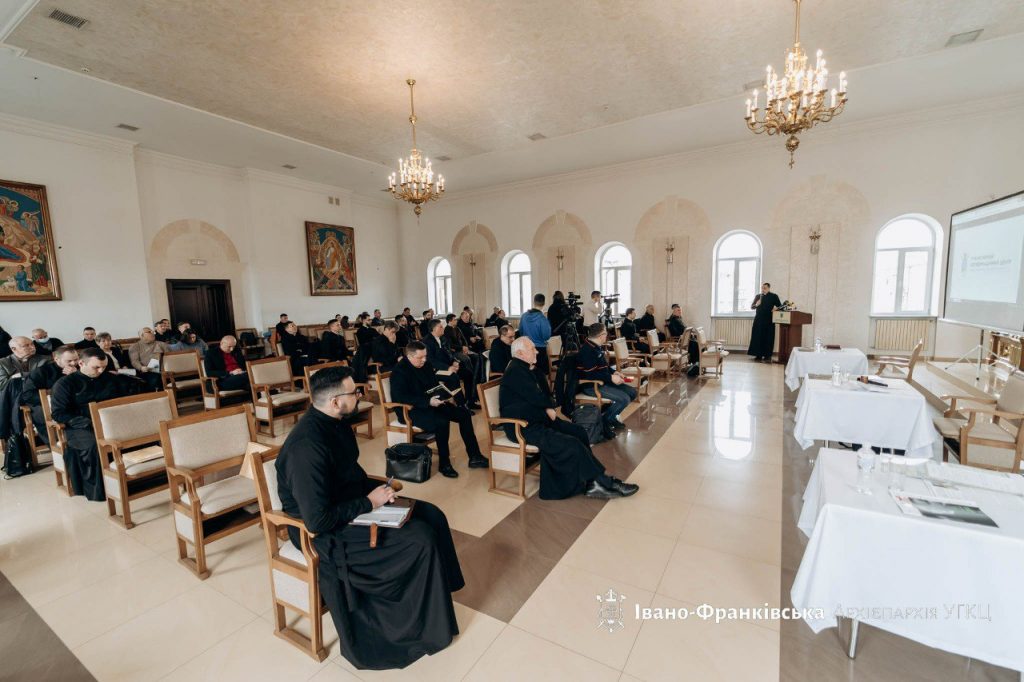 В Івано-Франківську журналісти і духовенство обмінялися досвідом допомоги переселенцям 3