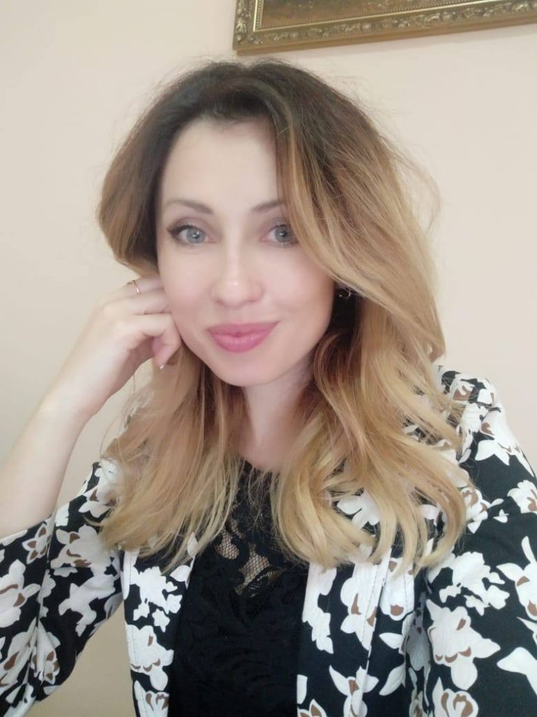 Редакторка Наталка Свирида: «Я присвятила газеті 18 років. Мені складно розірвати зв’язок із роботою» 23 Редакторка Наталка Свирида: «Я присвятила газеті 18 років. Мені складно розірвати зв’язок із роботою» 23