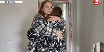 «Слава Богові, живі», – внаслідок ракетного обстрілу постраждало помешкання миколаївської журналістки
