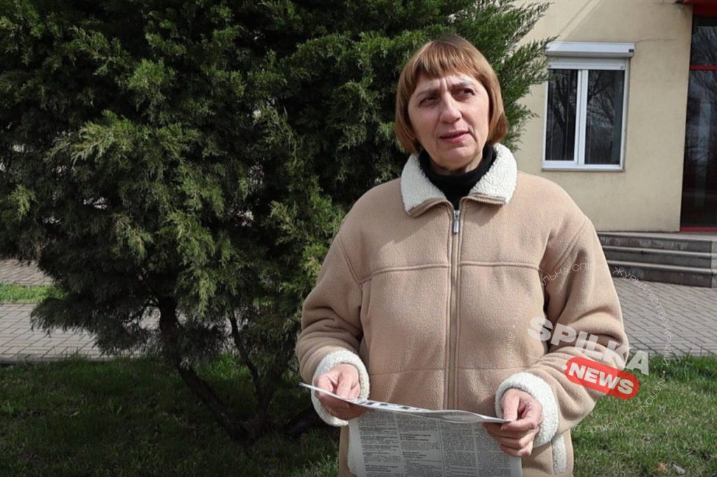 «В будь-якому разі працюватимемо»: в прифронтовому Оріхові читають звичну й улюблену районку
