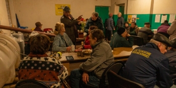 «Обстріли відбуваються нон-стоп, земля ходить ходором»: журналіст Михайло Шарков розповів про поїздку до Часового Яру