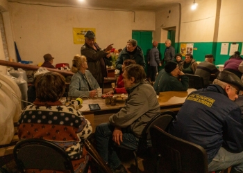 «Обстріли відбуваються нон-стоп, земля ходить ходором»: журналіст Михайло Шарков розповів про поїздку до Часового Яру