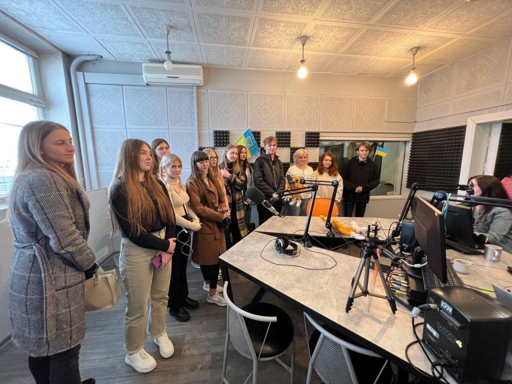 Франківські майбутні медійники опановували радіожурналістику на ТРК «Вежа»