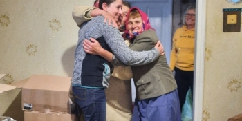 «Злюсь, коли бачу, як десь «зависає» гуманітарка», – прикарпатська медійниця про волонтерство, що стало справою життя