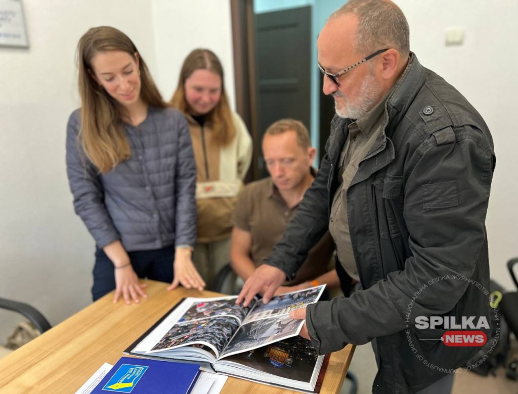 Відомий український фотограф презентував НСЖУ збірку своїх світлин 2