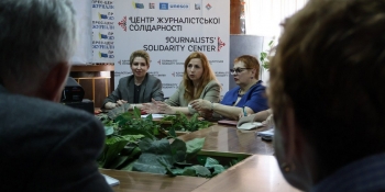 Допомога в скруті: у Запоріжжі журналісткам-переселенкам презентували «ВОНАхаб»