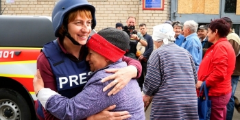 «Люди дуже емоційно сприймали газету», – редакторка привезла другий випуск «Трудової слави» у прифронтовий Оріхів