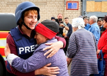 «Люди дуже емоційно сприймали газету», – редакторка привезла другий випуск «Трудової слави» у прифронтовий Оріхів