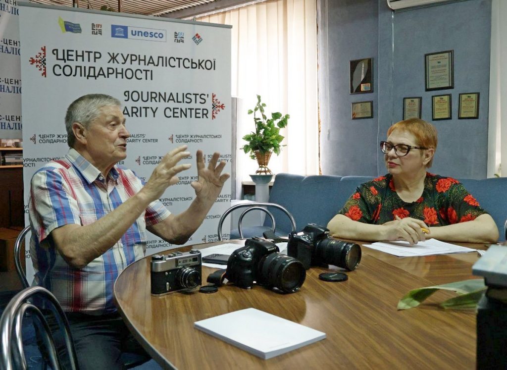 «Не бійтеся експериментувати»: у Запорізькому ЦЖС провели майстер-клас із фотосправи
