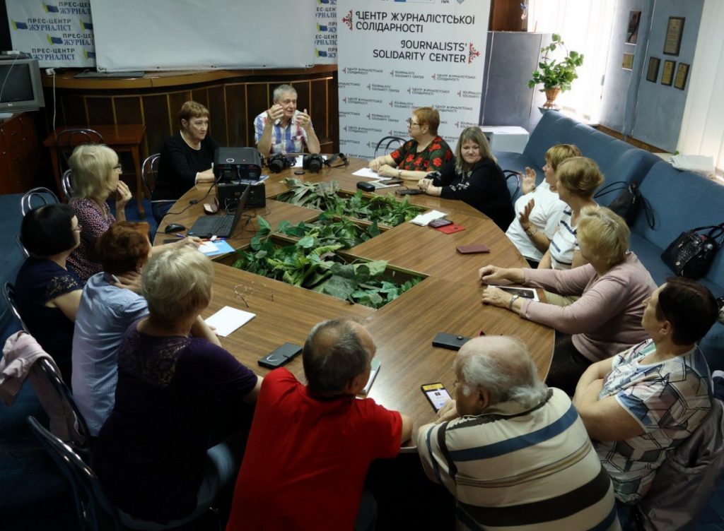 «Не бійтеся експериментувати»: у Запорізькому ЦЖС провели майстер-клас із фотосправи 3