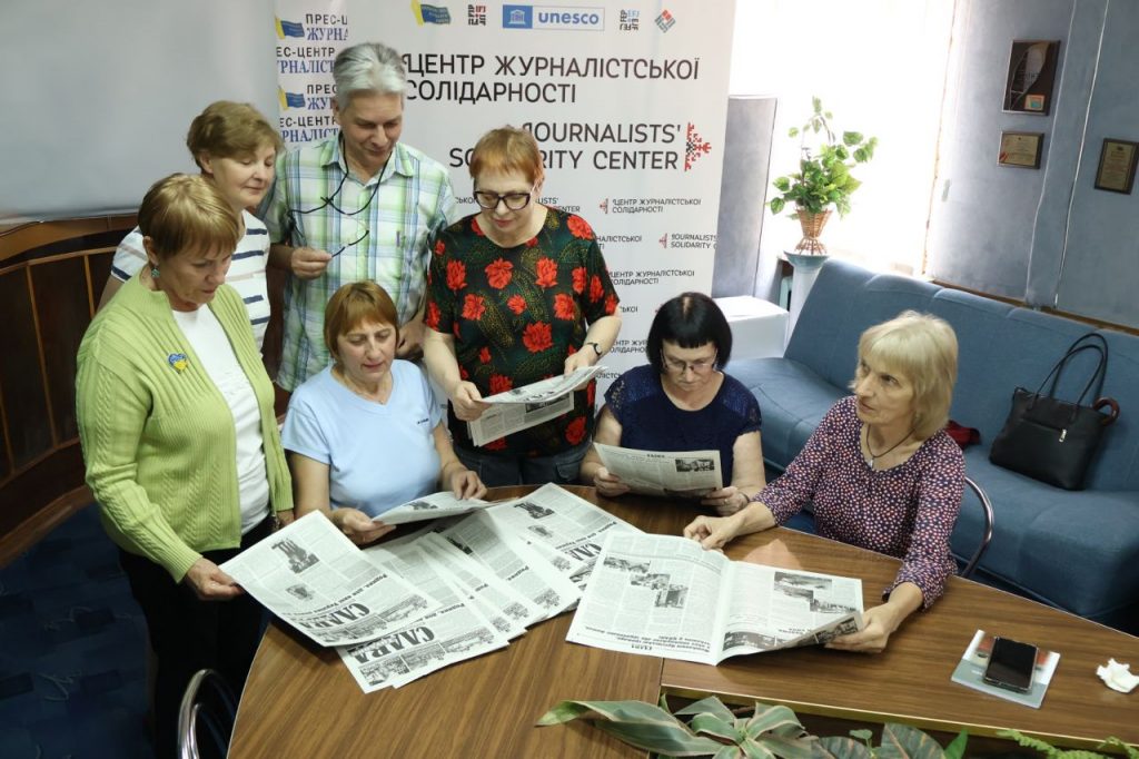 «Трудова слава» підтримує інформаційний фронт: в Запоріжжі презентували другий номер відновленої газети прифронтового Оріхова