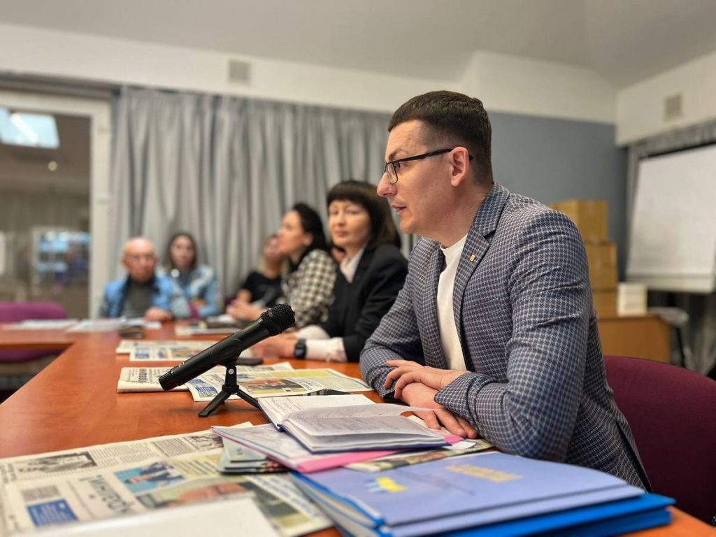 «Ситуація в місцевих медіа є критичною, але журналісти й далі виконують професійний обов’язок», – Сергій Томіленко в Харкові