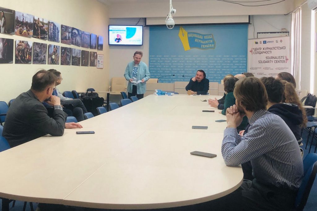 Філософія поліської говірки: білоруський письменник і журналіст Олексій Диковицький презентував свої поезії у пресцентрі НСЖУ