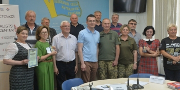 Журналісти отримали відзнаки від командувача Об’єднаних сил ЗСУ генерал-лейтенанта Сергія Наєва