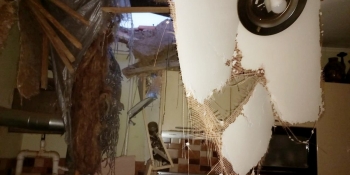 Внаслідок нічного ракетного обстрілу пошкоджено будинок криворізької журналістки