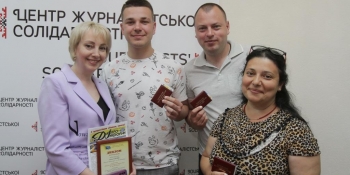 Медійники Дніпропетровщини отримали членські квитки НСЖУ нового зразка