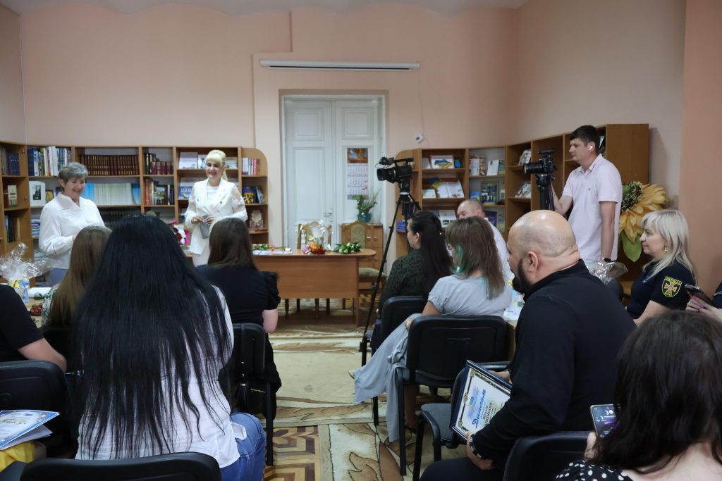 В Івано-Франківську медійникам вручили нагороди, а також відзначили лавреатів премії Оксани Ровенчак 5