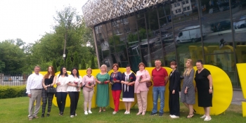 Привітання зі святом переплелися зі спогадами про війну: редактори Київщини ділилися досвідом виживання