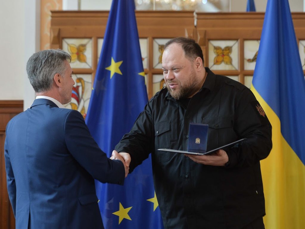 Відзнаки Верховної Ради України медійникам вручив Голова парламенту з нагоди Дня журналіста 17