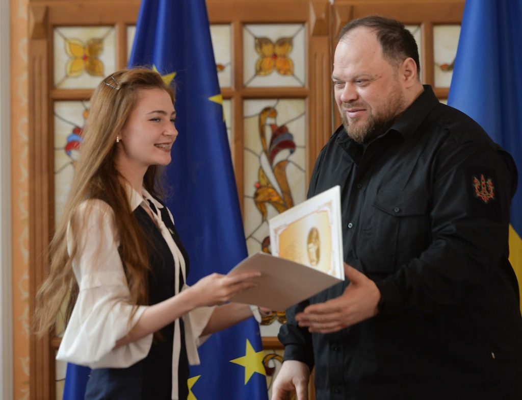 Відзнаки Верховної Ради України медійникам вручив Голова парламенту з нагоди Дня журналіста 10