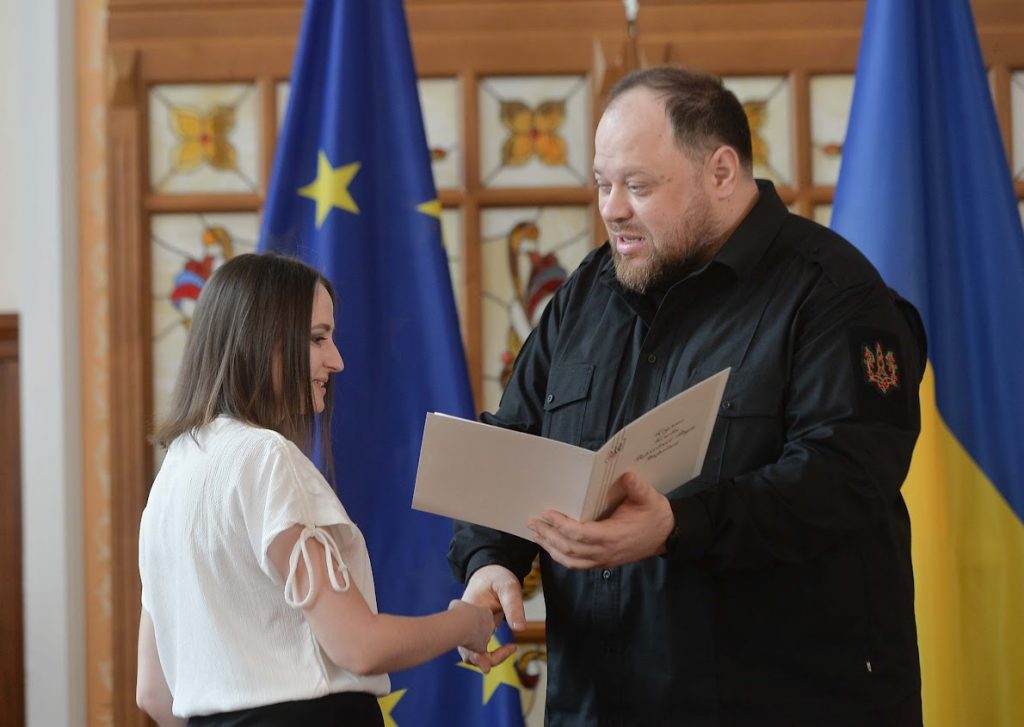 Відзнаки Верховної Ради України медійникам вручив Голова парламенту з нагоди Дня журналіста 12