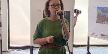 «Ми раді співпраці з вами!» – перша секретар НСЖУ Ліна Кущ на відкритті фотовиставки в метро подякувала партнерам Спілки