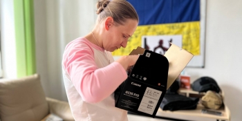 Медійники отримали нові фотоапарати від НСЖУ