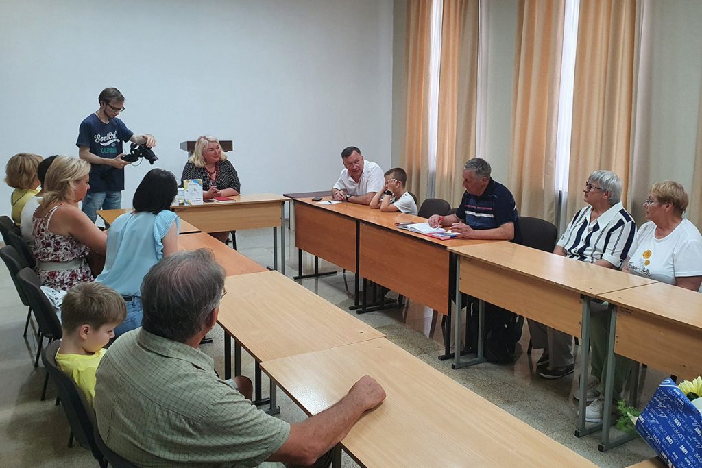 «Вирішила їхати не за кордон, а на кордон», – журналістка з Сумщини Оксана Ковальова презентувала книгу історій війни