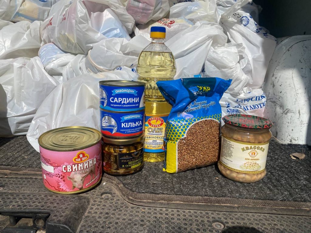 Федерація профспілок України передала для журналістів, що перебувають у скруті, гуманітарну допомогу
