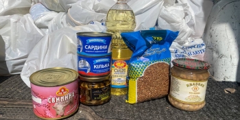 Федерація профспілок України передала для журналістів, що перебувають у скруті, гуманітарну допомогу