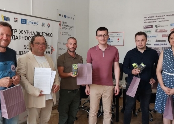 НСЖУ передала першу партію турнікетів медійникам, які їдуть на прифронтові території