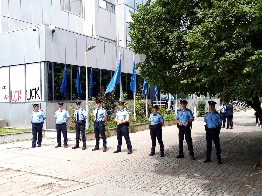 В Косові журналісти вийшли на протест проти закриття популярного медіа 7