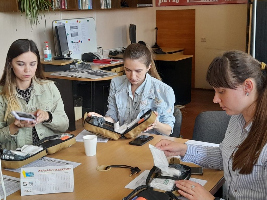 У Чернівцях медійники поновили знання із тактичної медицини