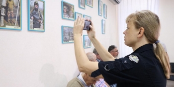 У Дніпрі відкрилась фотовиставка, герої якої – медійники-захисники