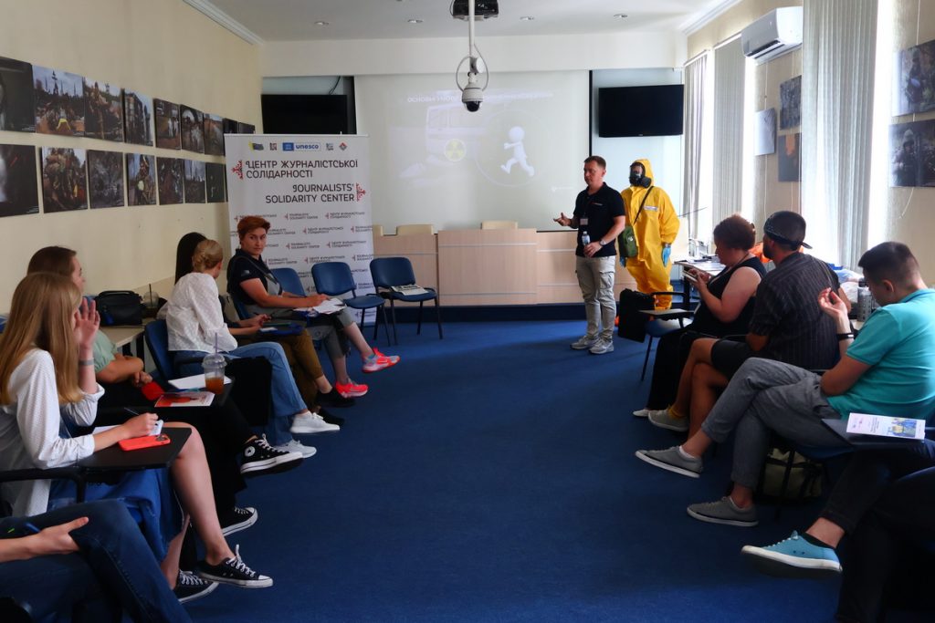 НСЖУ провела тренінг «Робота журналістів в умовах хімічної та радіаційної небезпеки»: рекомендації