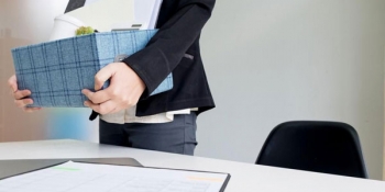 Як директор товариства (редакції) може звільнитися всупереч волі власників?