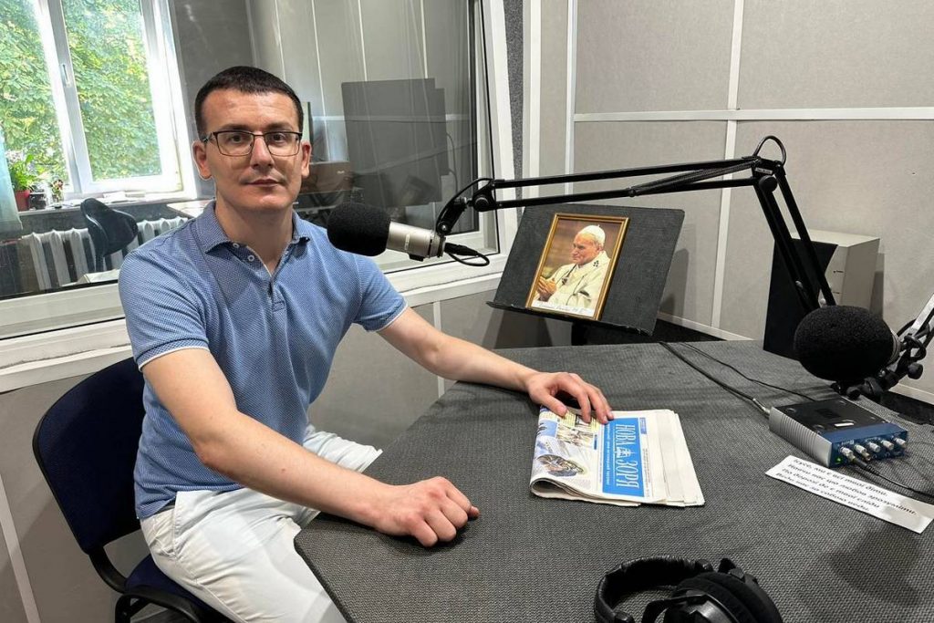 «Де б не були українці, вони все одно отримують українську інформацію», – голова НСЖУ Сергій Томіленко в ефірі християнського радіо