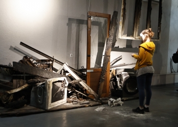 «Журналістика – це світло правди! Не дай йому згаснути!», – на відкритті виставки, підготовленої НСЖУ, продемонстрували зворушливий перформанс