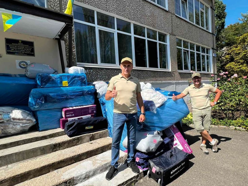 «Журналісти – це не тільки про написати новину, відзняти репортаж... Водночас це волонтери, медики, психологи», – журналіст Михайло Савлюк 4