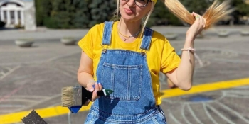 Журналістка-художниця заснувала у Жовтих Водах свою художню школу