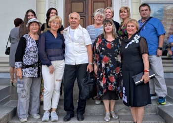 Арттерапія: в Запоріжжі журналістів-переселенців запросили в театр