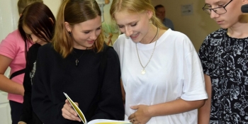 «Книга від Героя»: НСЖУ передала корисні подарунки дітям з чернігівської лікарні