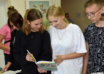 «Книга від Героя»: НСЖУ передала корисні подарунки дітям з чернігівської лікарні