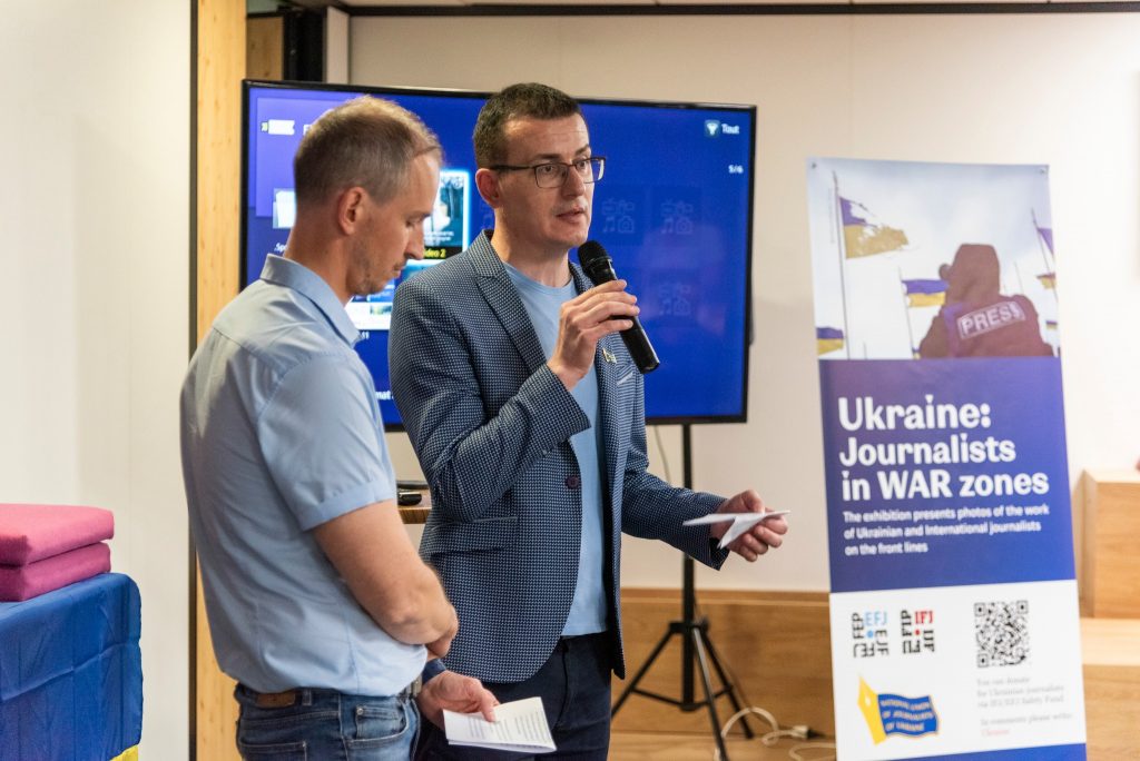 Війна в Україні повинна залишатися в інфопросторі світових медіа попри намагання Росії відвернути від неї увагу: у Парижі НСЖУ відкрила фотовиставку